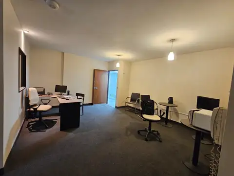 Oficina 5 ambientes con 1 baño