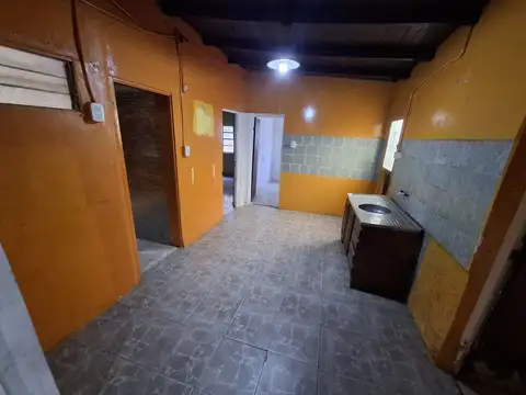 Casa 4 ambientes con 1 baño