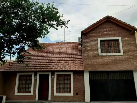 Casa en venta en Dorrego – 5 dormitorios, 3 baños y amplios ambientes