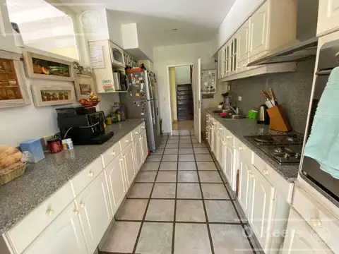 Casa 6 ambientes con 3 baños