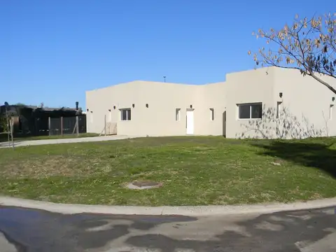 CASA EN SANTA EMILIA, PILAR DEL ESTE, ZONA NORTE