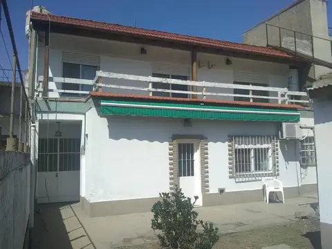 VENTA PH 4 AMB.+ PH 3 AMB. - COCHERA - PATIO- HAEDO NORTE