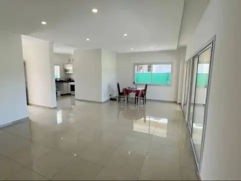 Casa en Venta en El Nacional Club de Campo, USD 180.000