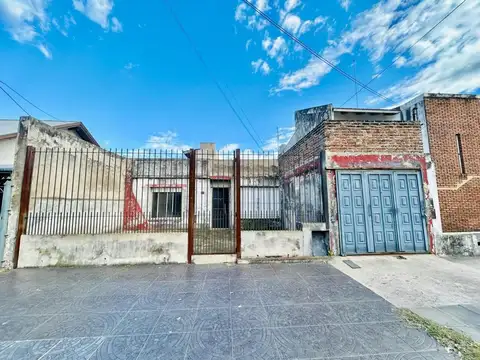 CASA 5 AMBIENTES EN VENTA EN LOMAS DE ZAMORA A RECICLAR!