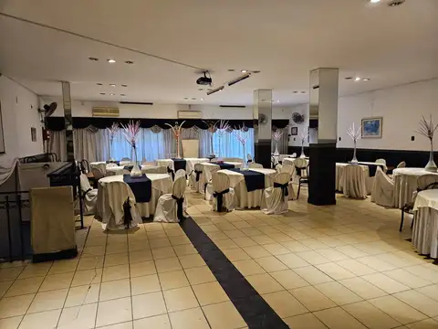 VENTA SALON DE EVENTOS EN FLORES