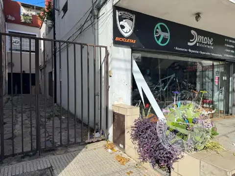 Depósito con Salón en Villa Martelli