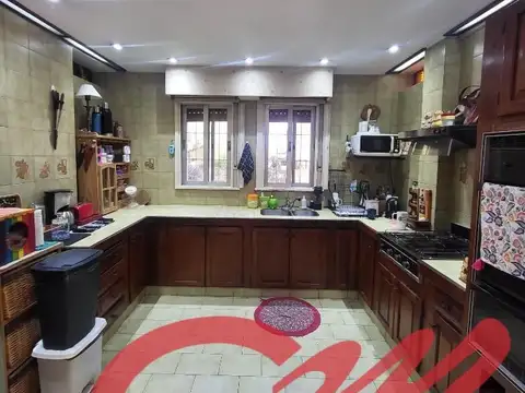 Casa 5 ambientes con 3 baños
