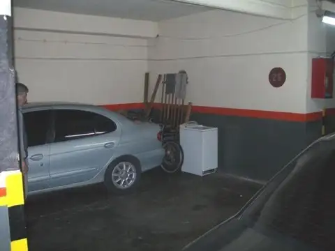 Cochera | URIBURU, JOSE EVARISTO CORREA al 400