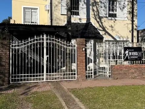 Casa de categoría con pileta en Granadero Baigorria | 4 dormitorios | Apta crédito | Permuta y financiación