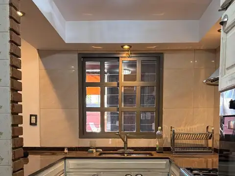 Casa de categoría con pileta en Granadero Baigorria | 4 dormitorios | Apta crédito | Permuta y financiación