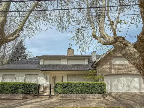 Casa  en Venta en Acassuso, San Isidro, G.B.A. Zona Norte