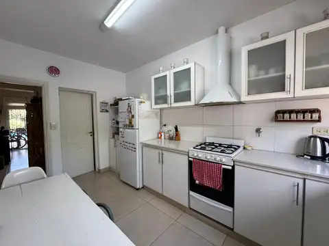 Casa en Venta con 3 cocheras