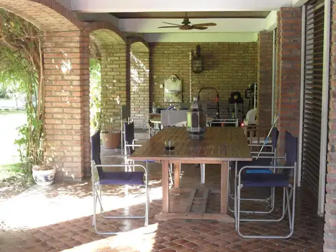 Casa 5 ambientes con 4 baños