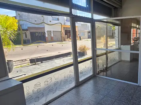 OPORTUNIDAD UNICA VENTA EN BLOQUE DE 2 LOCALES SALA DE ELABORACION COCHERAS VARIAS 2 DUPLEX Y SALON DE FIESTA