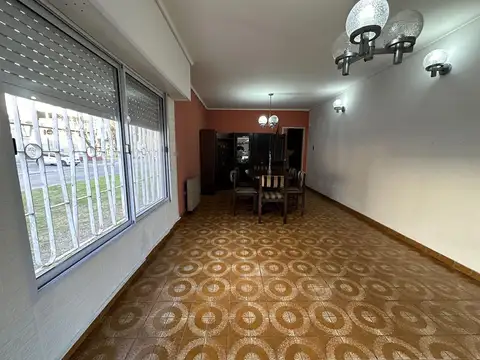 Casa en Alquiler en Quilmes Oeste, $ 950.000