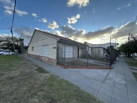 Blanco esquina Pellegrini próximo a Avenida Calchaqui
