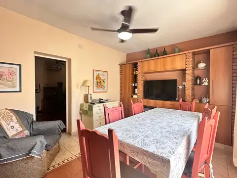 Casa 5 ambientes con 2 baños