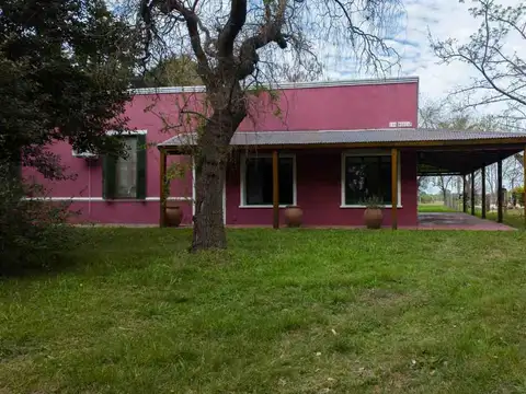 Venta casa  5 ambientes con pileta en Monte