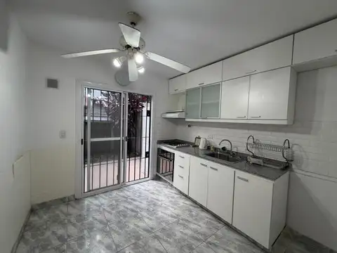 Depto Tipo Casa en Alquiler con 1 cocheras
