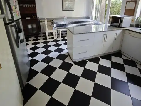 Casa en Venta con 3 cocheras