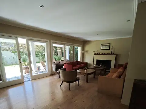 Casa 7 ambientes con 4 baños