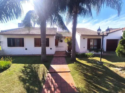 CASA 3 DORMITORIOS, QUINCHO Y PILETA- SAN LORENZO