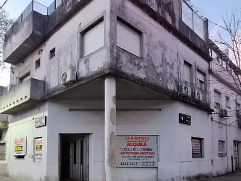 VERSALLES.IRIGOYEN Y LASCANO.HERMOSA ESQUINA CON GARAGE Y 2 PATIOS. APTO TODO DESTINO