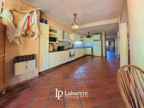 Casa en Villa Sarmiento, cuatro ambientes.