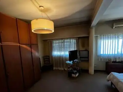 Casa en Villa Sarmiento, cuatro ambientes.