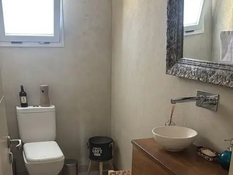 Casa 4 ambientes con 3 baños