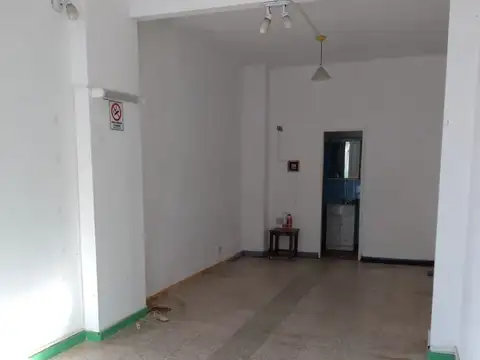 Chiozza 1800, Piso pb