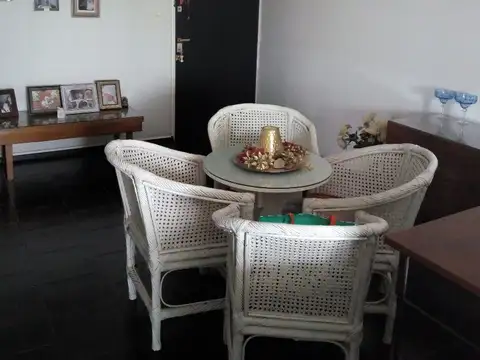 DEPARTAMENTO MUY BUEN ESTADO EDIFICIO 68 2 D