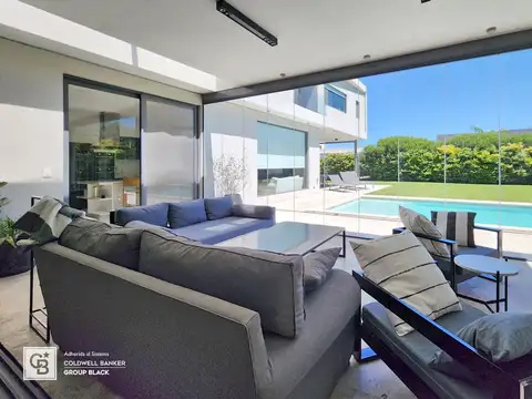 Casa 7 ambientes con 4 baños