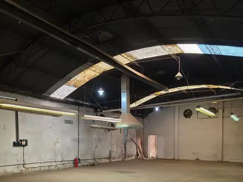 ALQUILER – DEPÓSITO - GALPÓN + OFICINAS Y VIVIENDA