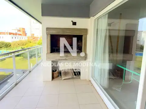 Apartamento en Brava, 3 dormitorios *