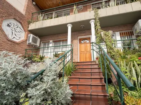 Venta Casa 7 AMB Caseros Centro,Patio y 3 cocheras