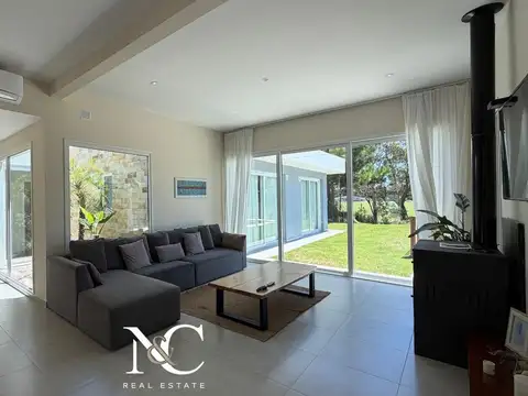 Casa 5 ambientes con 3 baños