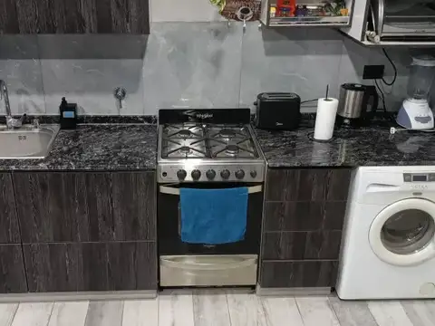 VENTA - AMPLIA CASA DE 4 AMBIENTES - EXCELENTE ESTADO