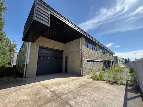 AMPLIA NAVE INDUSTRIAL EN EL PARQUE INDUSTRIAL DE EZEIZA