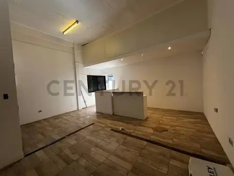 Alquiler de Galpón + Oficina comercial en Avenida 520 y 19, Ringuelet, La Plata.