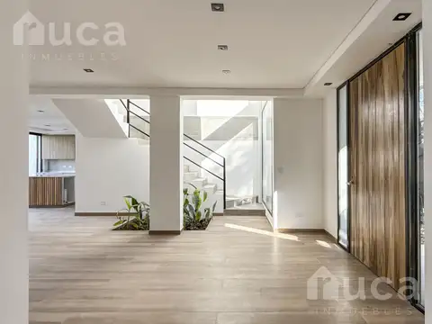 Casa en venta 4 dormitorios y jardín en Martinez