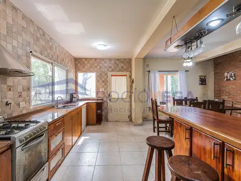 Casa 6 ambientes con 3 baños