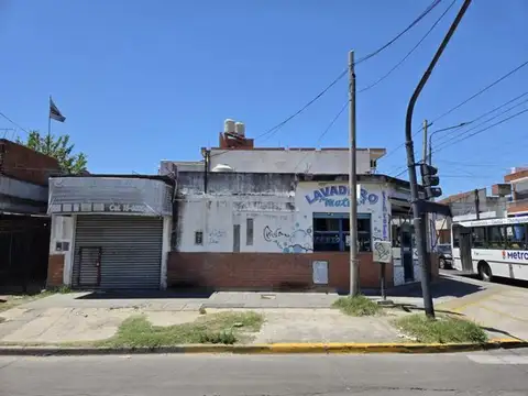 EXCELENTE LOCAL 136M2 EN ESQUINA   PERON Y FLORIDA  PODESTA