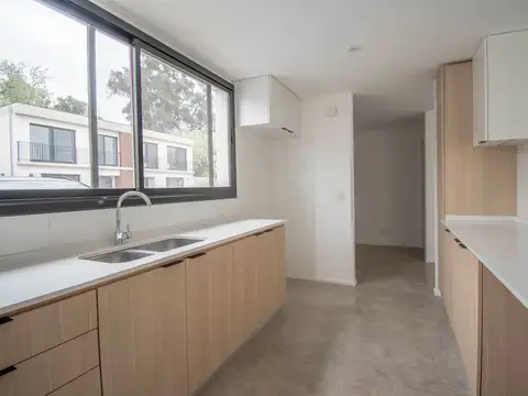 Casa en Alquiler con 1 cochera
