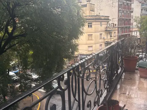 Importante departamento de 5 ambientes en venta  en Caballito