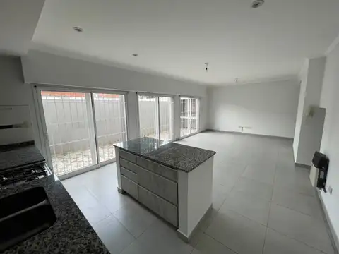 Depto Tipo Casa en Venta en Villa Luro, USD 180.000