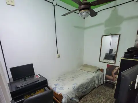 VENTA DEPTO. TIPO CASA DE 4 AMBIENTES POR PASILLO S/ CALLE PILCOMAYO AL 2300 (LANÚS O.)