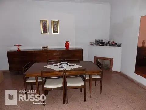 Casa 4 ambientes con 2 baños