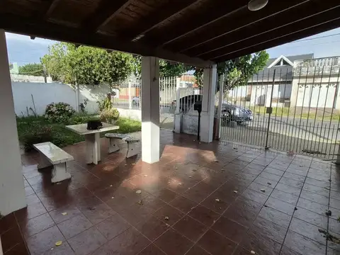 ALQUILER CASA 3 AMB COC QUINCHO TERRAZA. LANUS E