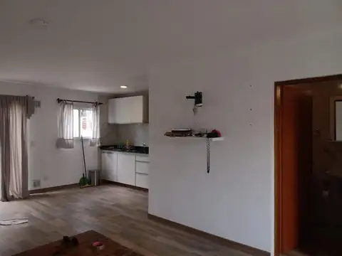 Casa en Alquiler con 3 cocheras
